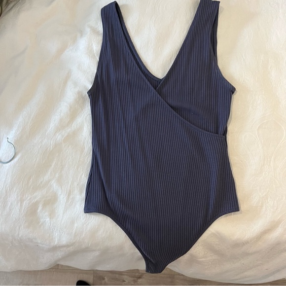 Aritzia Babaton bodysuit - Picture 3 of 6